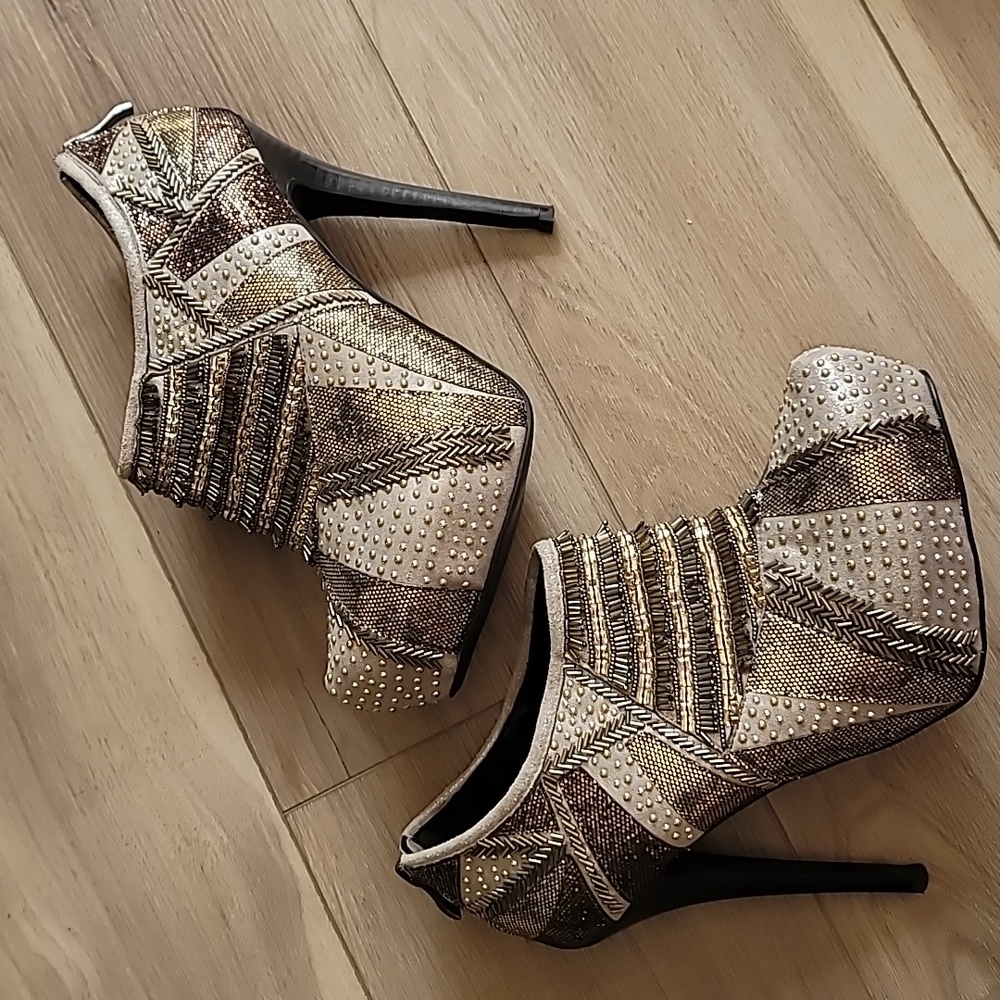 Elegant Silver and Black Women's Heels